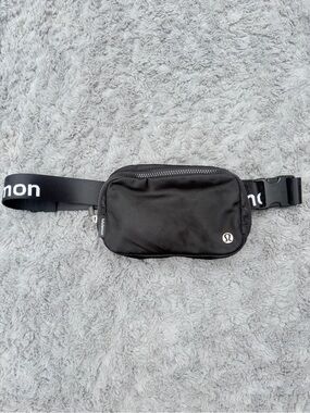 lululemon athletica Black Compact Waist Pack - woman’s Belt Bag